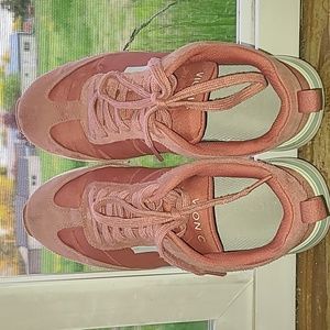 Vionic Breilyn Tennis Shoes